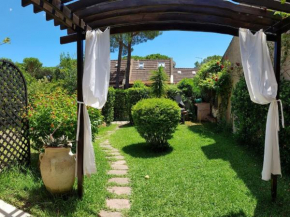 Villetta con giardino immersa nel verde a 150mt dal mare